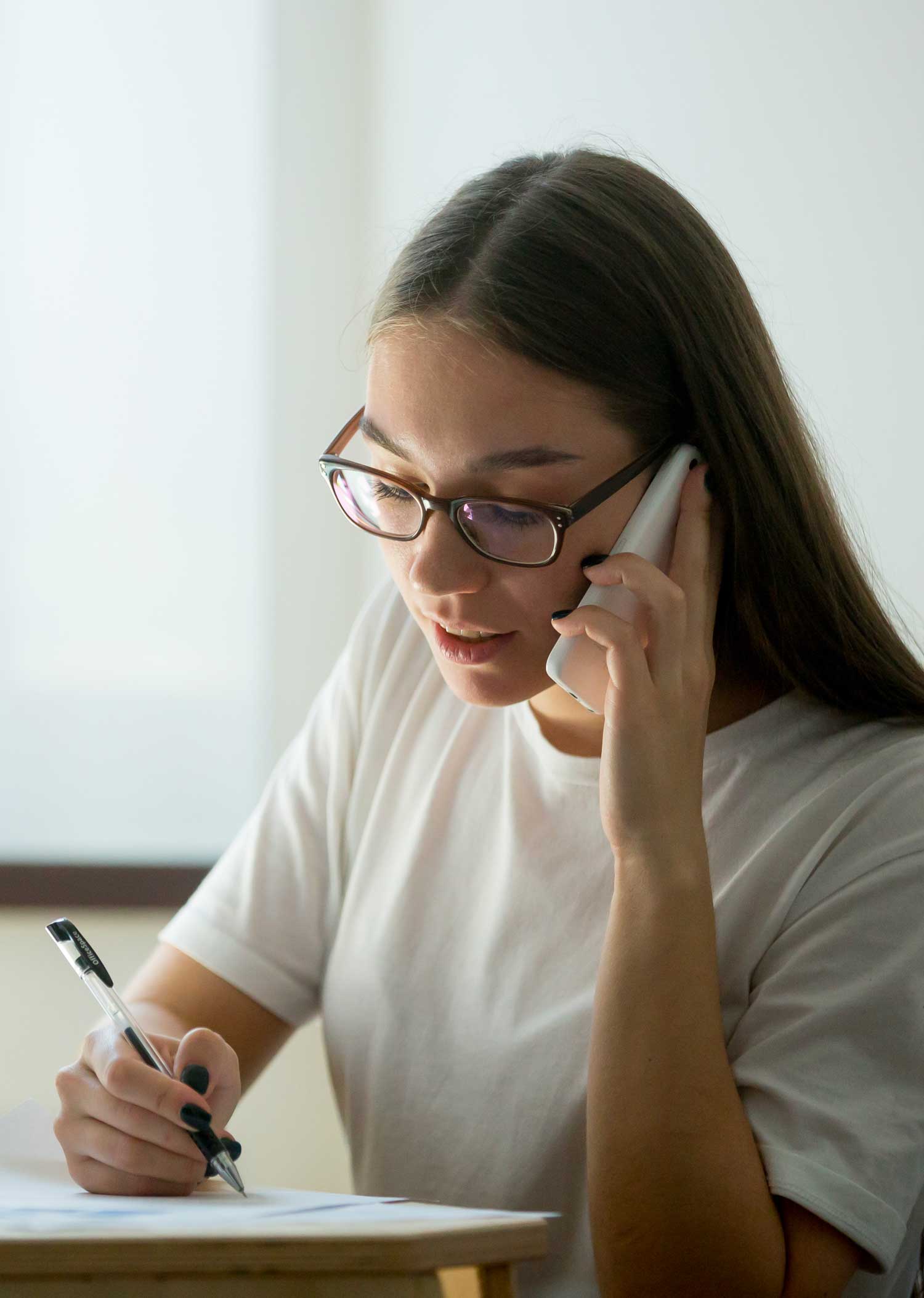 Telephoner à son artisan pour demander un renseignement